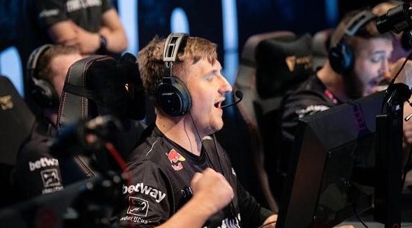 Hope下路组谈失利：对线细节处理的不好，下路前期碰撞也没有打过